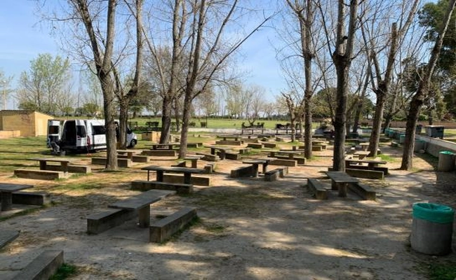 hacer barbacoas en zona de picnic de las balsas Lleida